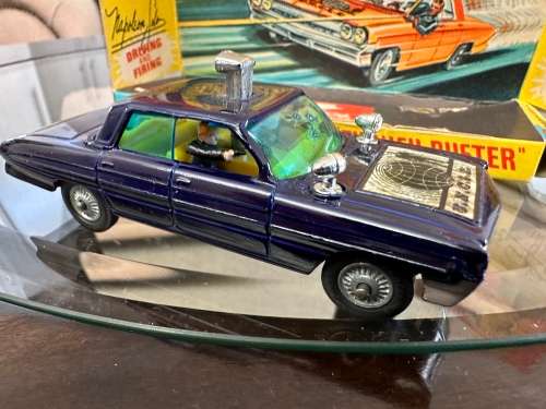 MAN FROM UNCLE GUN FIRING THRUSH BUSTER model road car + 2 figures CORGI 497